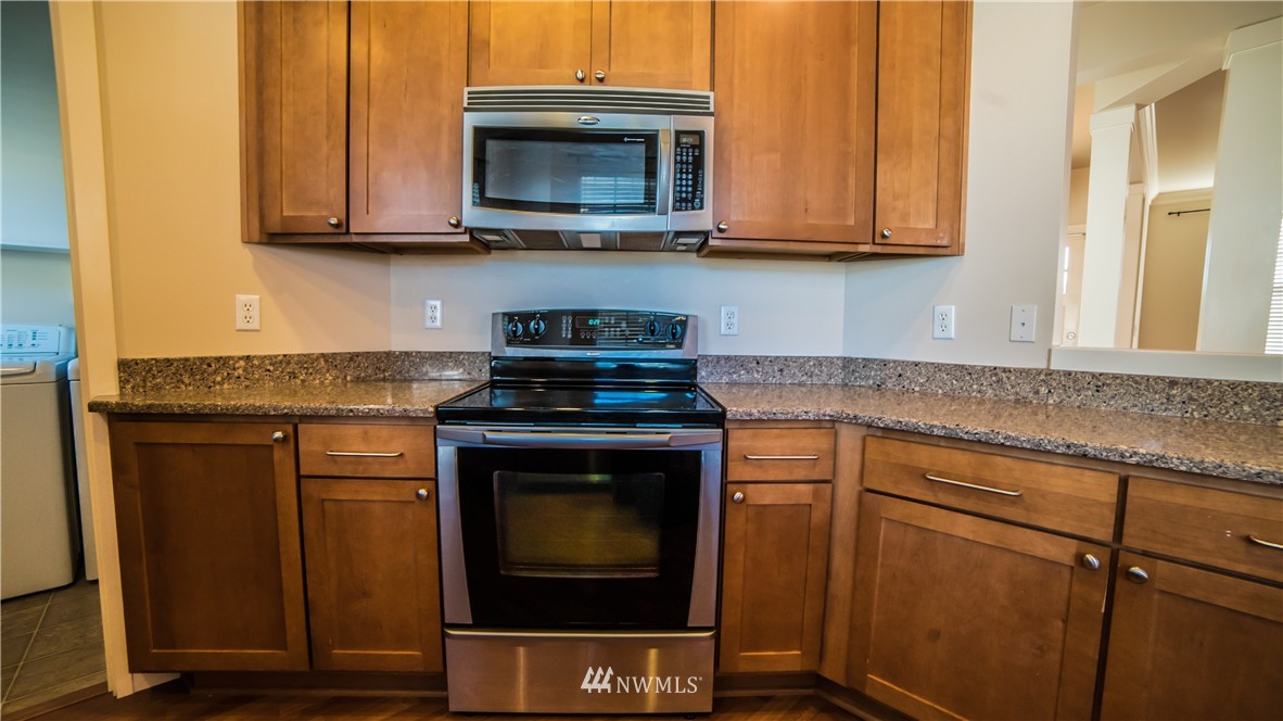 5958 31st Avenue Southwest Seattle, WA 98126 - Photo 7 of 24