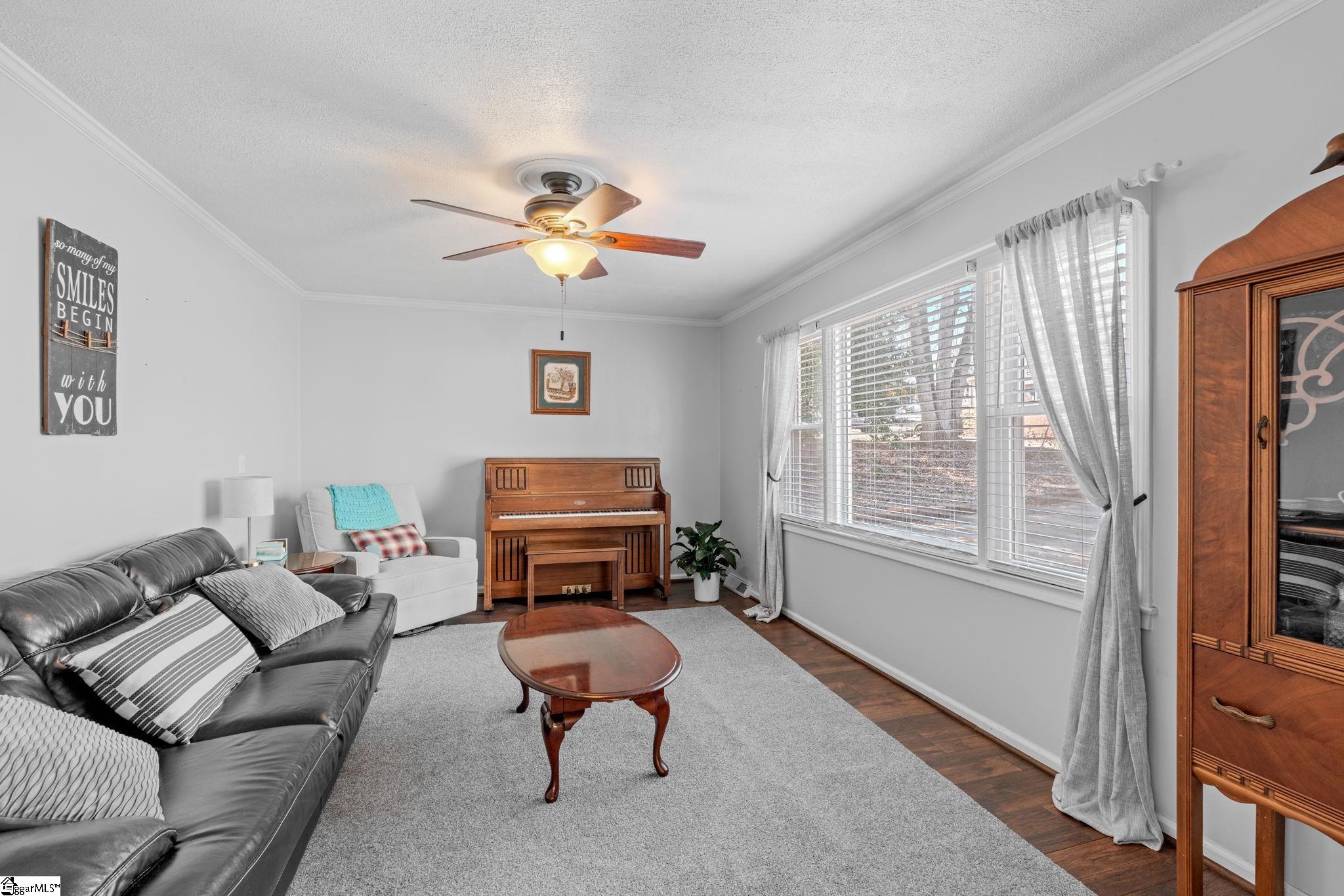 128 Buckey Court Simpsonville, SC 29680 - Photo 3 of 34