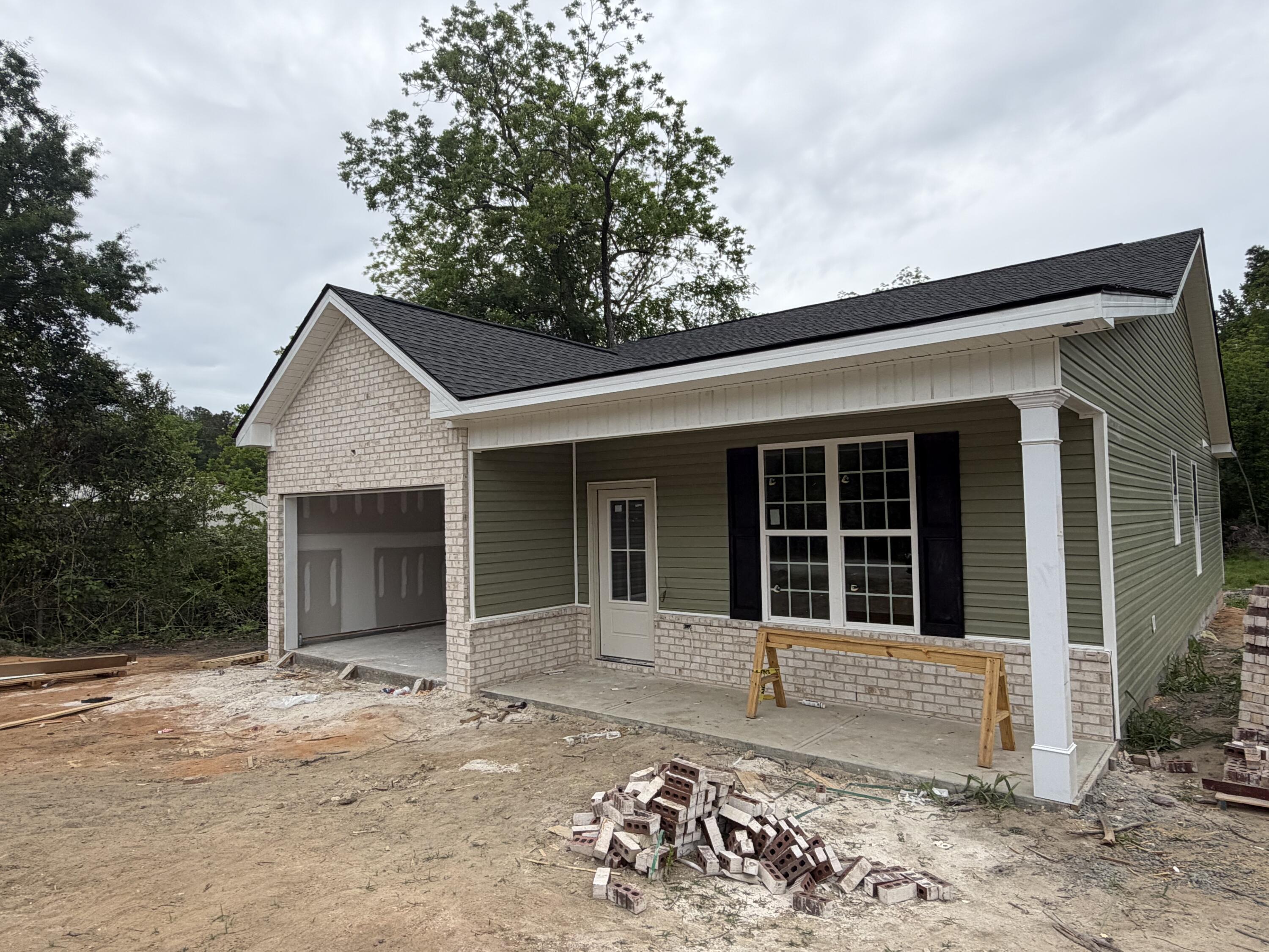596 O Neal Street Thomson, GA 30824 - Photo 4 of 19 IMG_5631