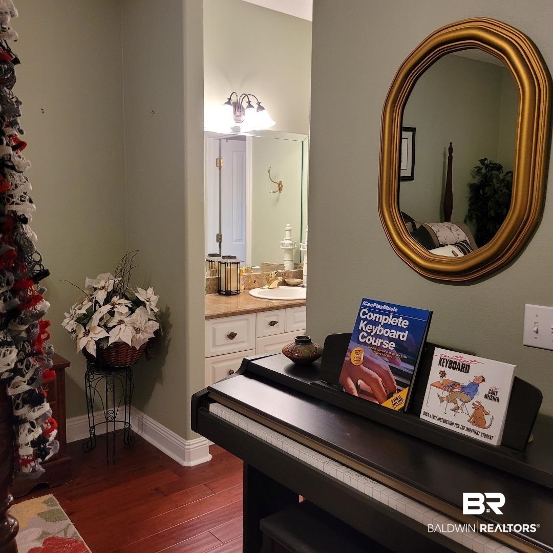 9185 Lakeview Drive Foley, AL 36535 - Photo 43 of 49 SECOND BEDROOM TO BATH