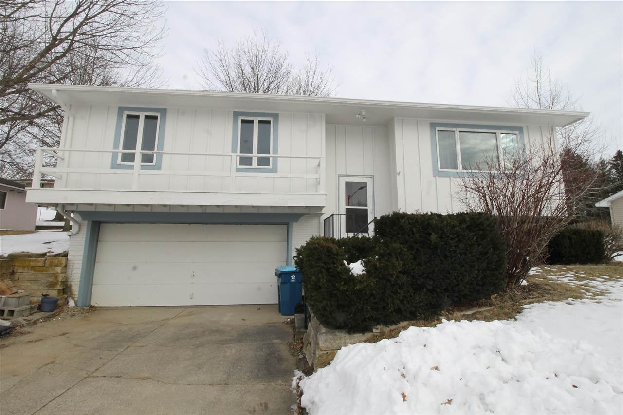 166 Country Club Road Williamsburg, IA 52361 - Photo 1 of 10 Gallery Image 1