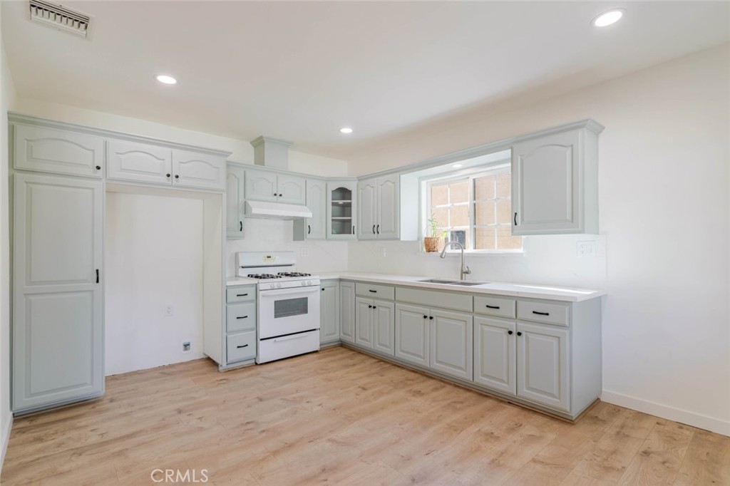 13716 Judd Street Pacoima, CA 91331 - Photo 4 of 24