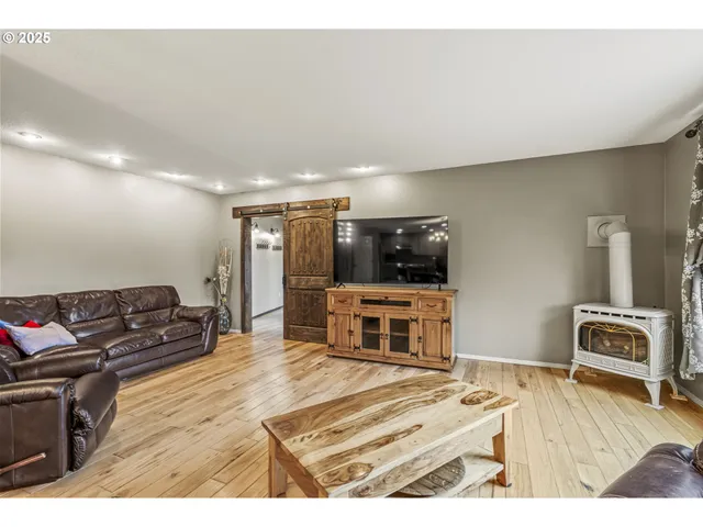 $1,399,999 | 34602 Northeast 49th Place, La Center, WA 98629