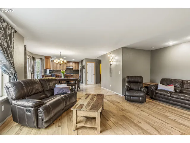 $1,399,999 | 34602 Northeast 49th Place, La Center, WA 98629