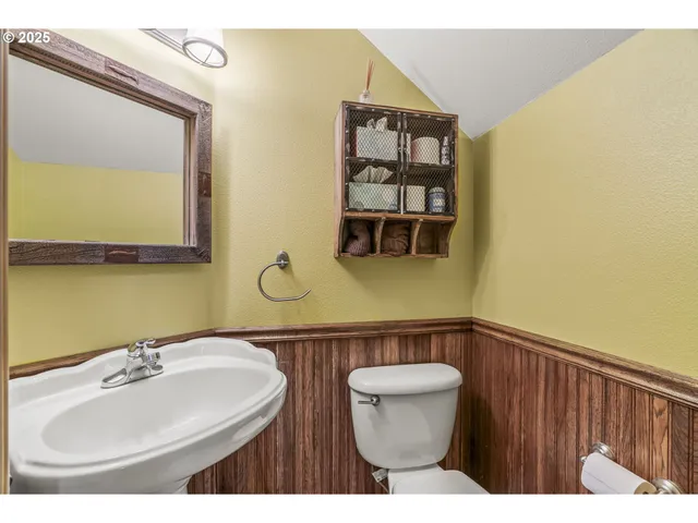 $1,399,999 | 34602 Northeast 49th Place, La Center, WA 98629