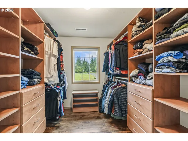 $1,399,999 | 34602 Northeast 49th Place, La Center, WA 98629