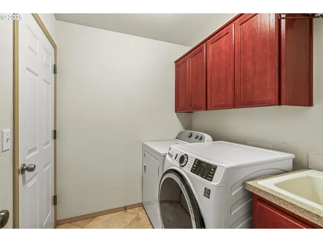 $1,399,999 | 34602 Northeast 49th Place, La Center, WA 98629