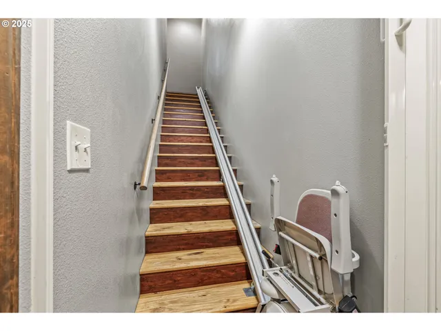 $1,399,999 | 34602 Northeast 49th Place, La Center, WA 98629