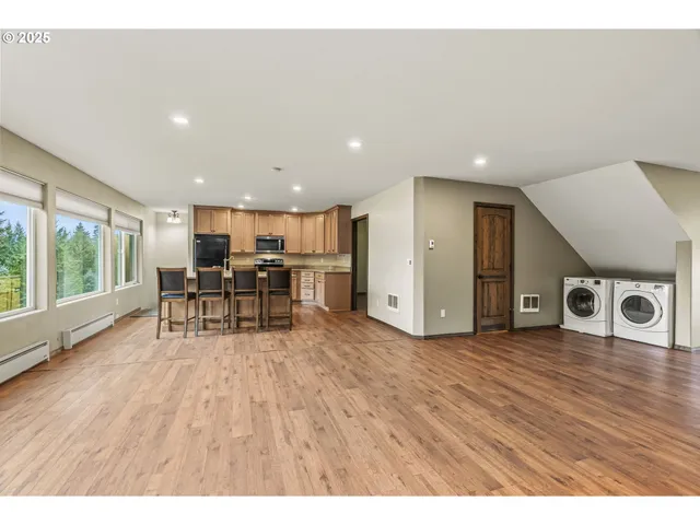 $1,399,999 | 34602 Northeast 49th Place, La Center, WA 98629