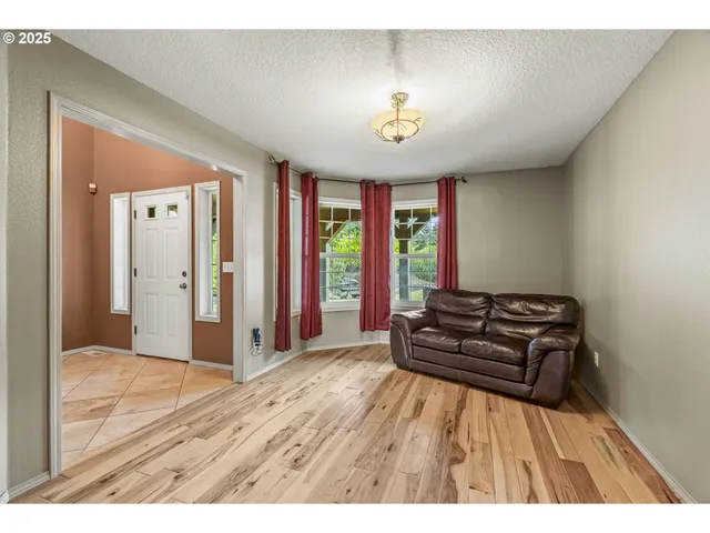 $1,399,999 | 34602 Northeast 49th Place, La Center, WA 98629