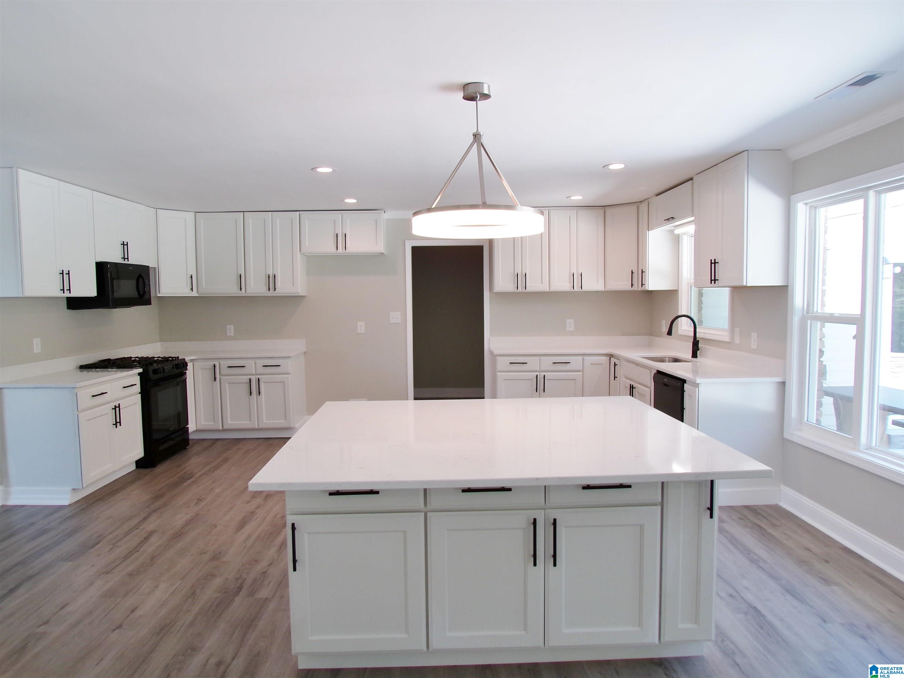7 Christopher Way Anniston, AL 36207 - Photo 5 of 100