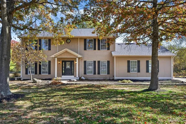 $679,900 | 1330 Lake Hollow Drive, Defiance, MO 63341