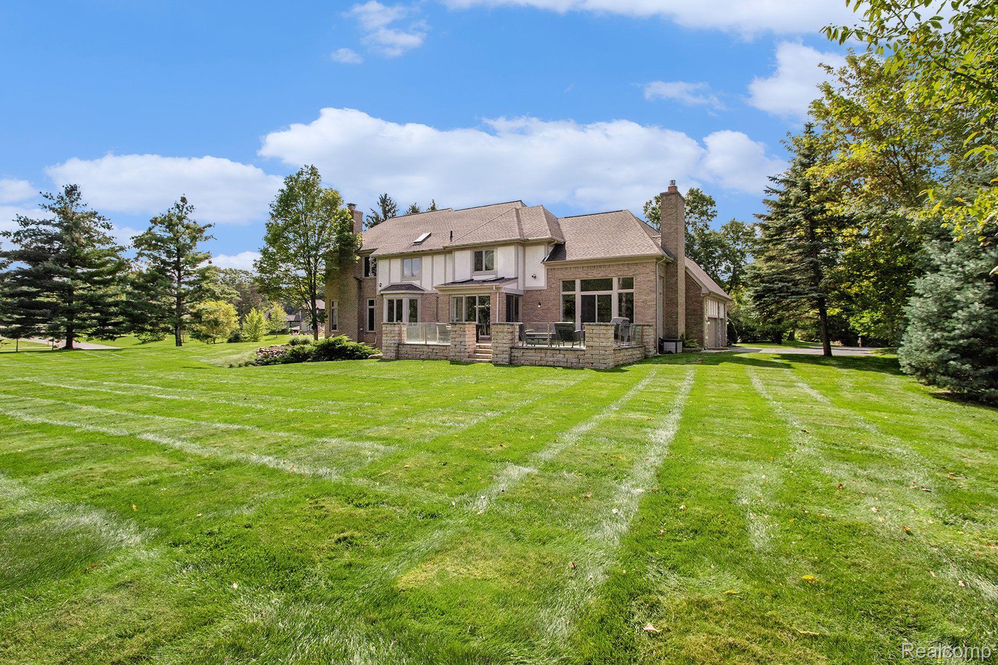 7907 Bridge Valley Clarkston, MI 48348 - Photo 48 of 62 Gallery Image 48