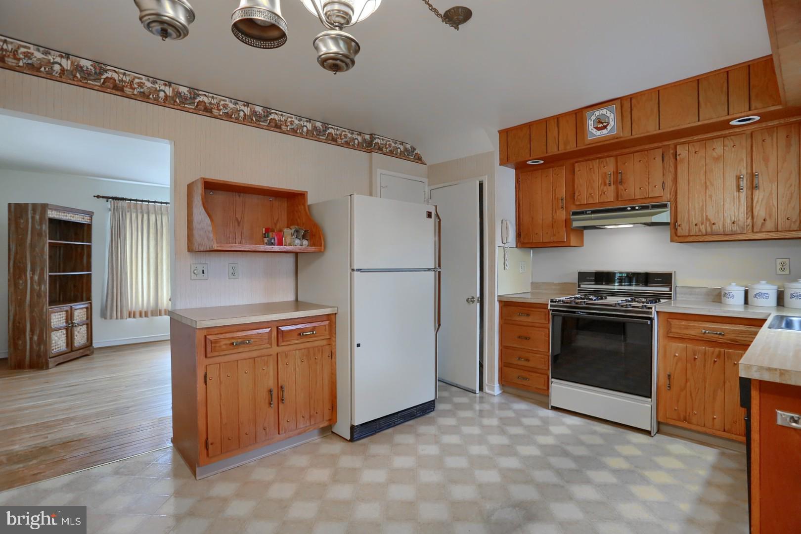 110 Eric Avenue Reading, PA 19607 - Photo 8 of 44