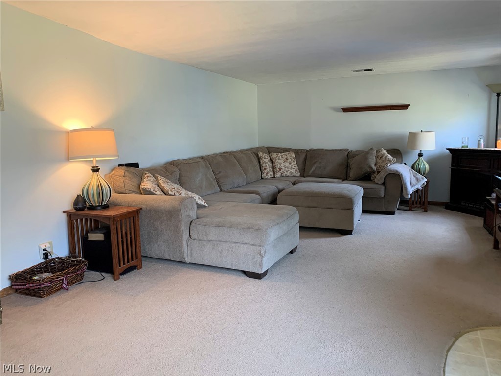 817 Prentice Road Northwest Warren, OH 44481 - Photo 3 of 20
