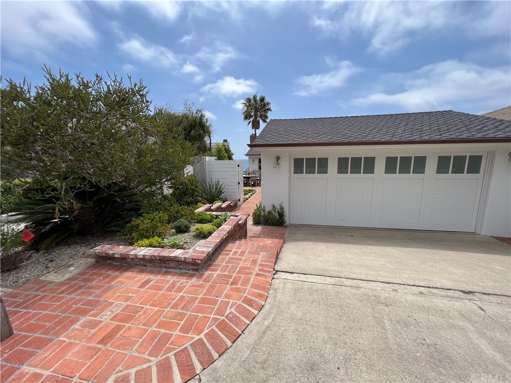 7 Camel Point Drive Laguna Beach, CA 92651 - Photo 48 of 48 front view of house with a yard