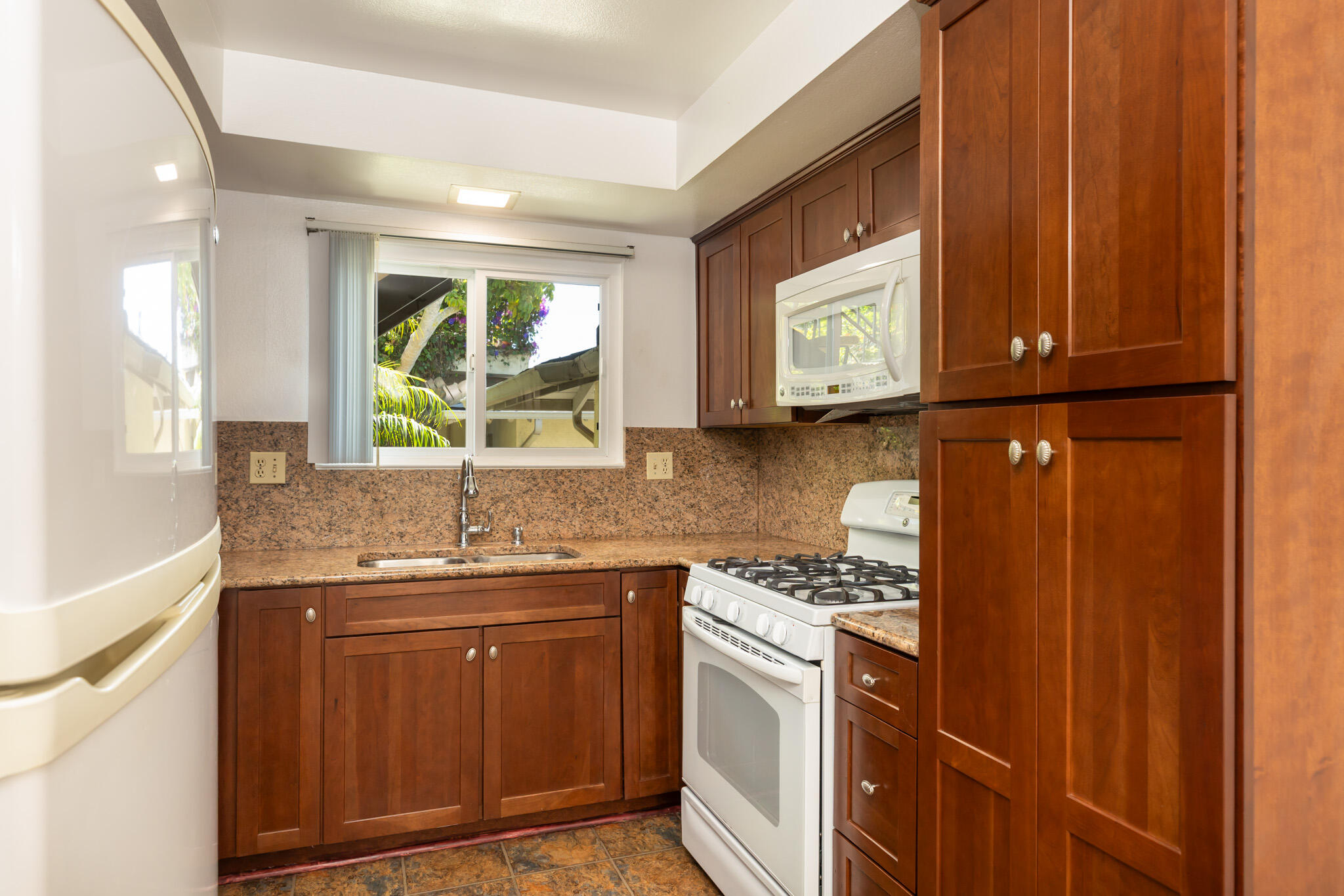 7540 Cathedral Oaks Road, Unit 2 Goleta, CA 93117 - Photo 5 of 14 Kitchen