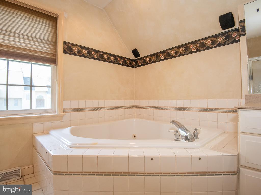 704 Oxford Road Lancaster, PA 17601 - Photo 46 of 64 Gallery Image 46