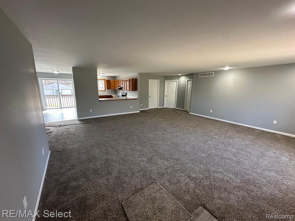 9354 White Lake Road Fenton, MI 48430 - Photo 6 of 37 Gallery Image 6