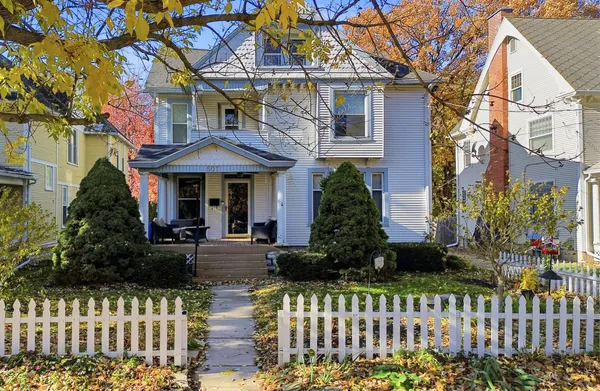 $234,900 | 507 North Hennepin Avenue, Dixon, IL 61021