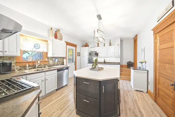 $234,900 | 507 North Hennepin Avenue, Dixon, IL 61021