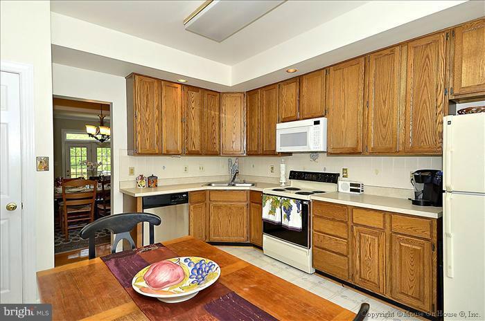 20365 Marguritte Square Sterling, VA 20165 - Photo 22 of 30 Kitchen
