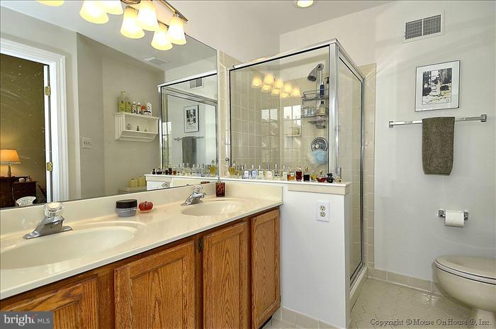 20365 Marguritte Square Sterling, VA 20165 - Photo 27 of 30 Bath (Master)