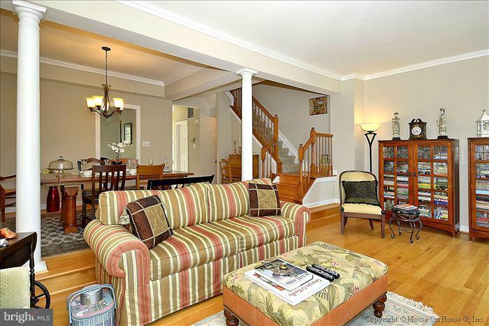 20365 Marguritte Square Sterling, VA 20165 - Photo 6 of 30 Living Room
