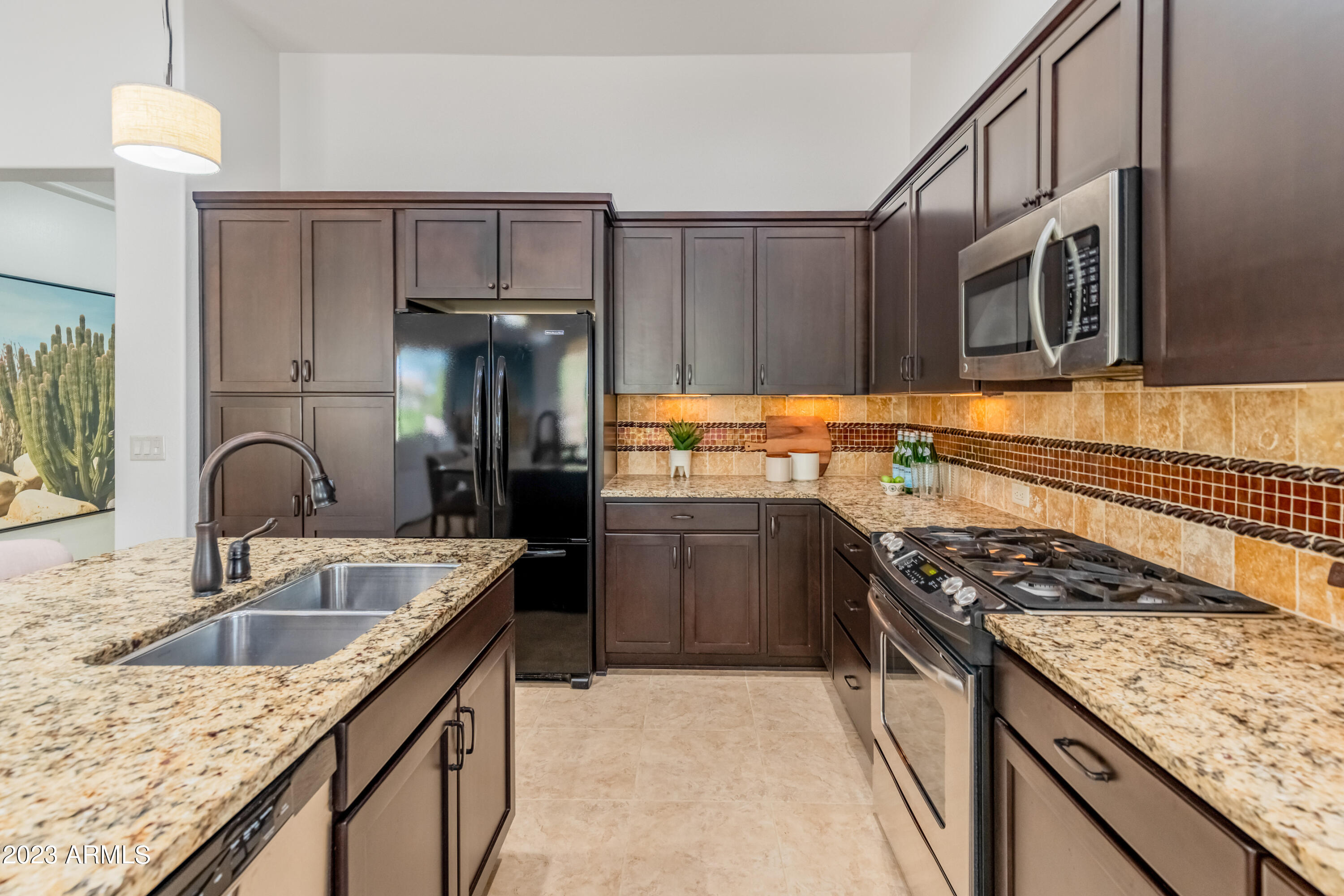 16478 West Almeria Road Goodyear, AZ 85395 - Photo 14 of 68 .