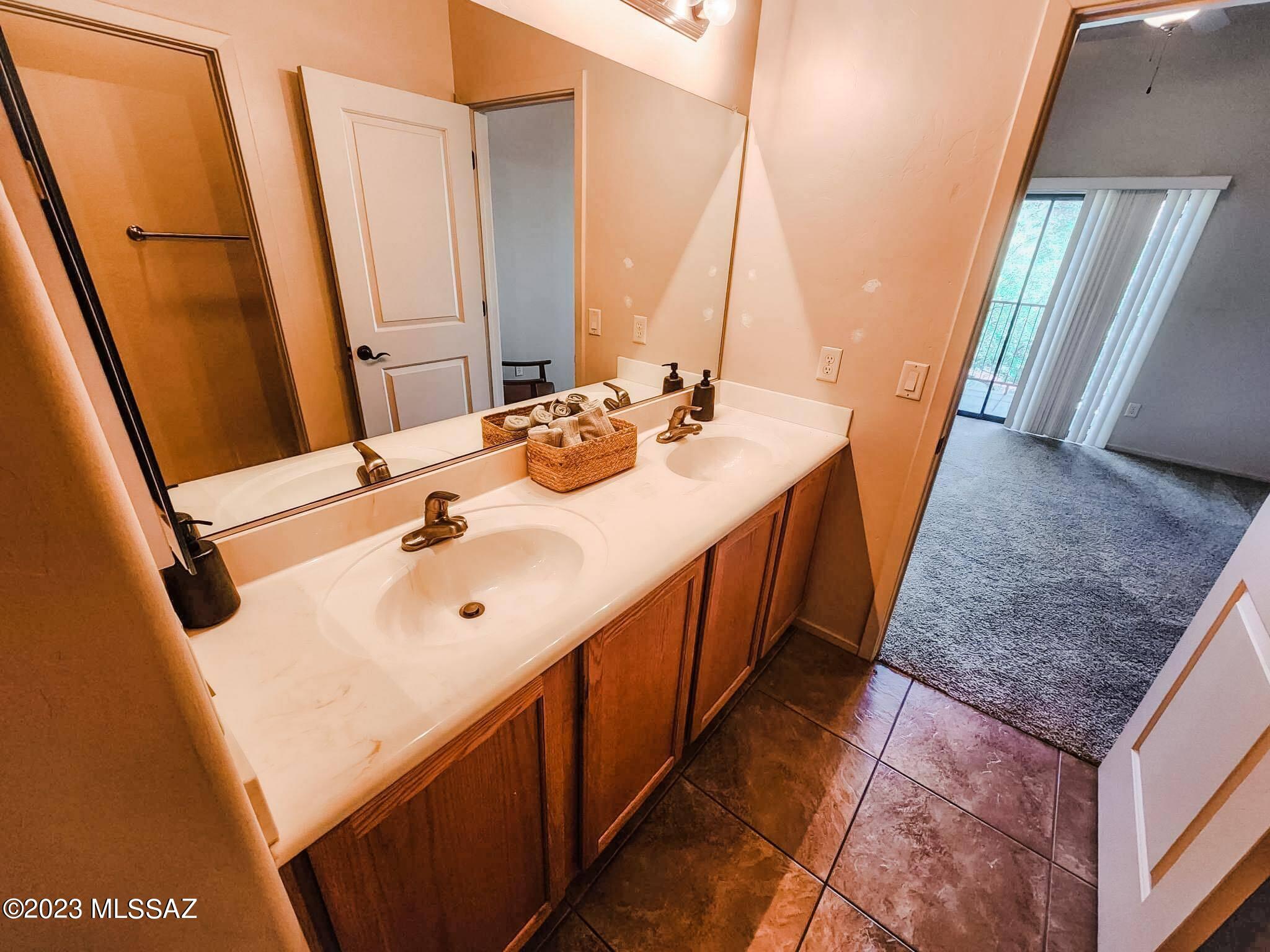 2026 East River Road, Unit 203 Tucson, AZ 85718 - Photo 7 of 12