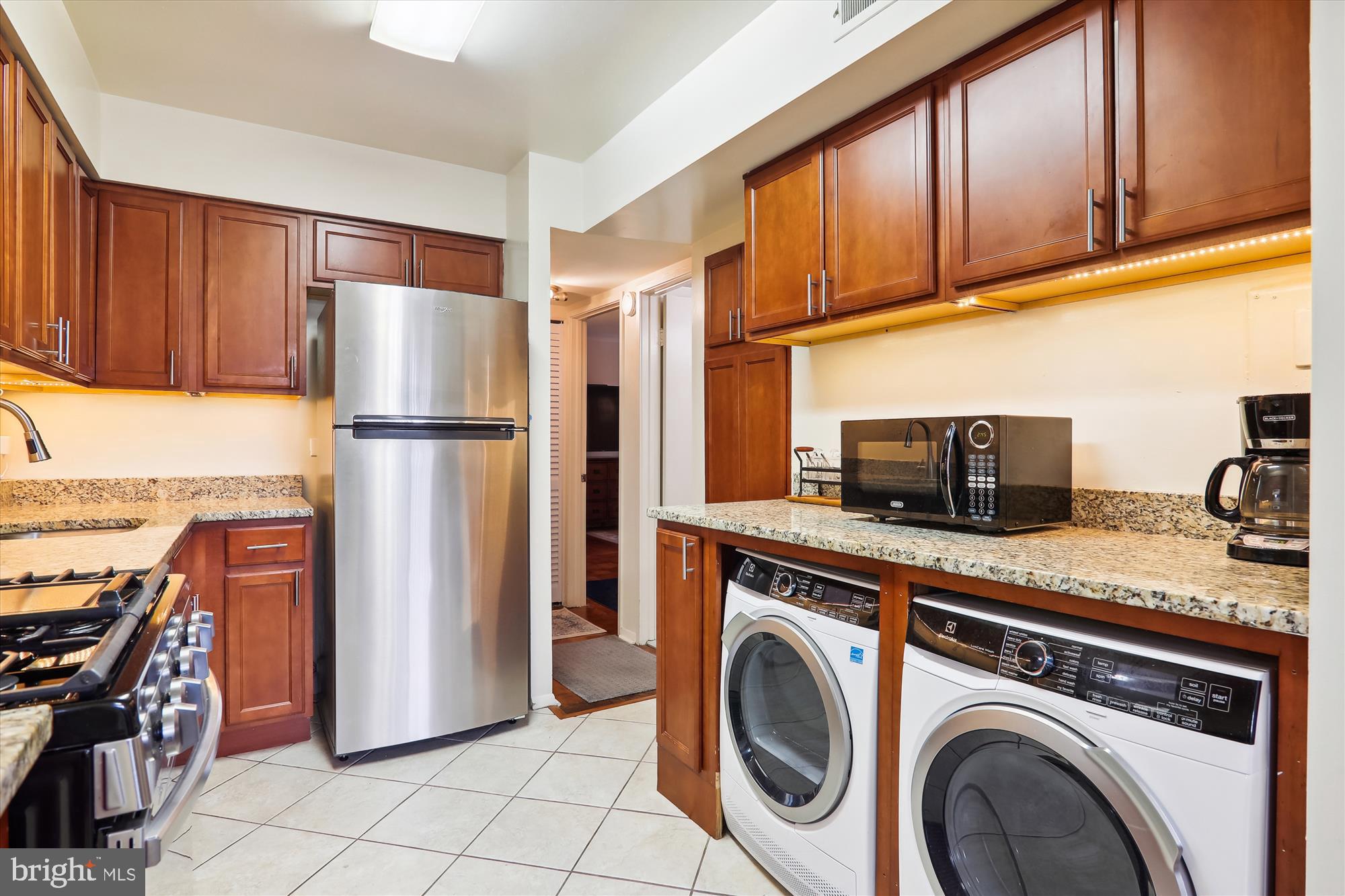 2105 Walsh View Terrace, Unit 15303 Silver Spring, MD 20902 - Photo 4 of 41 Front Loading Washer & Dryer in your Home!