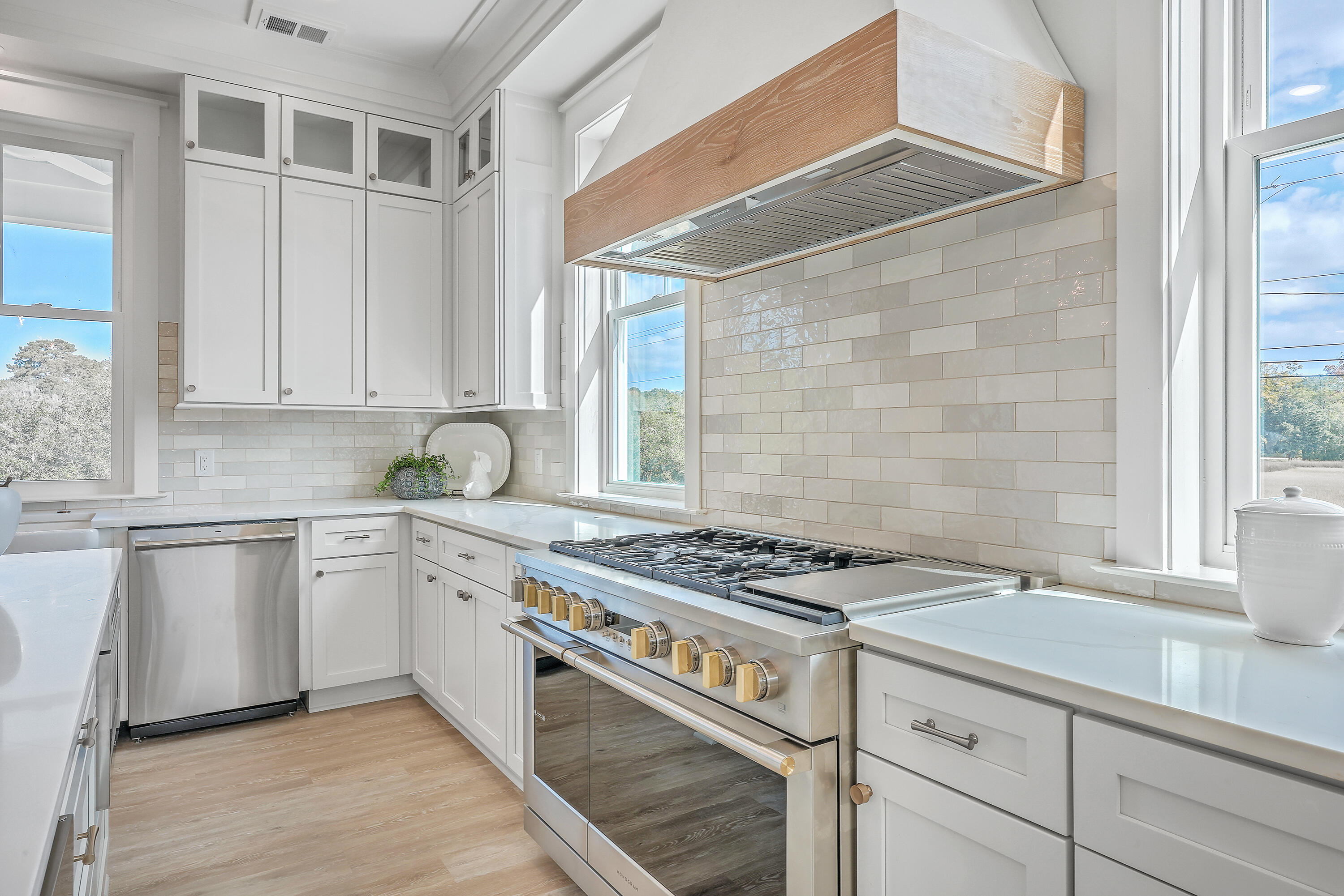 219 Wappoo Road Charleston, SC 29407 - Photo 8 of 52 ZYN_0479_80_81_82_83_84_85