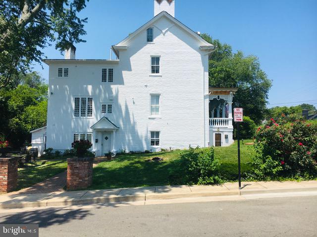 74 Waterloo Street Warrenton, VA 20186 - Photo 2 of 19 a front view of a house with a yard