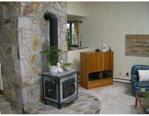 35 Pitman Road Marblehead, MA 01945 - Photo 2 of 4 a living room with furniture and a table