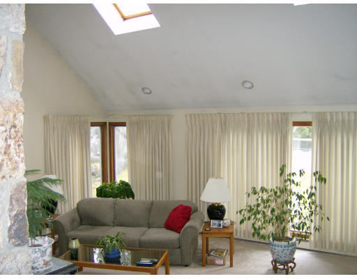 35 Pitman Road Marblehead, MA 01945 - Photo 4 of 4 a living room with furniture and a potted plant