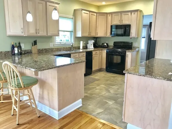 $3,200 | 37 R Street, Unit MAR TO JUN, Hull, MA 02045