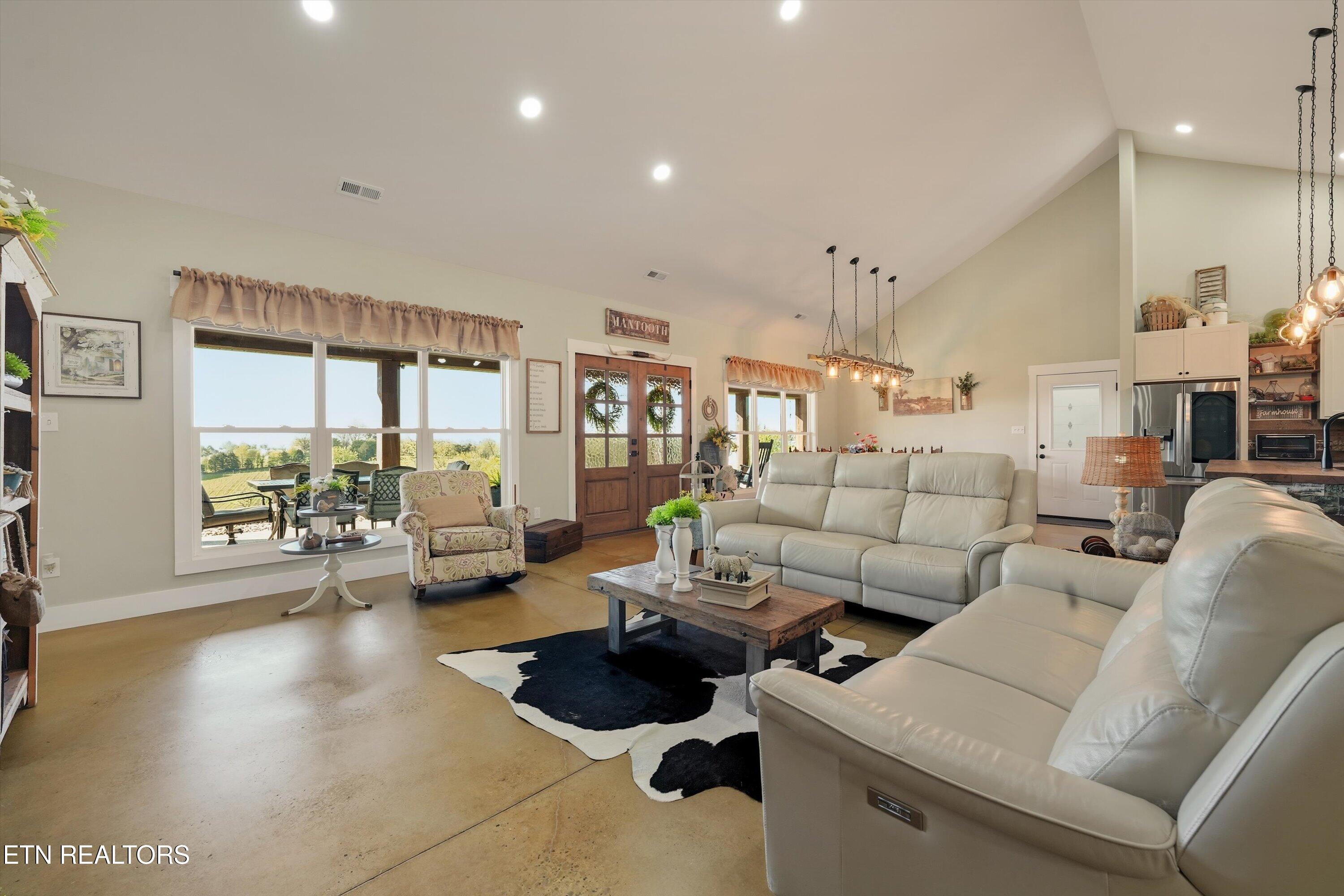 211 Brown Road Blaine, TN 37709 - Photo 11 of 48 LIVING AREA