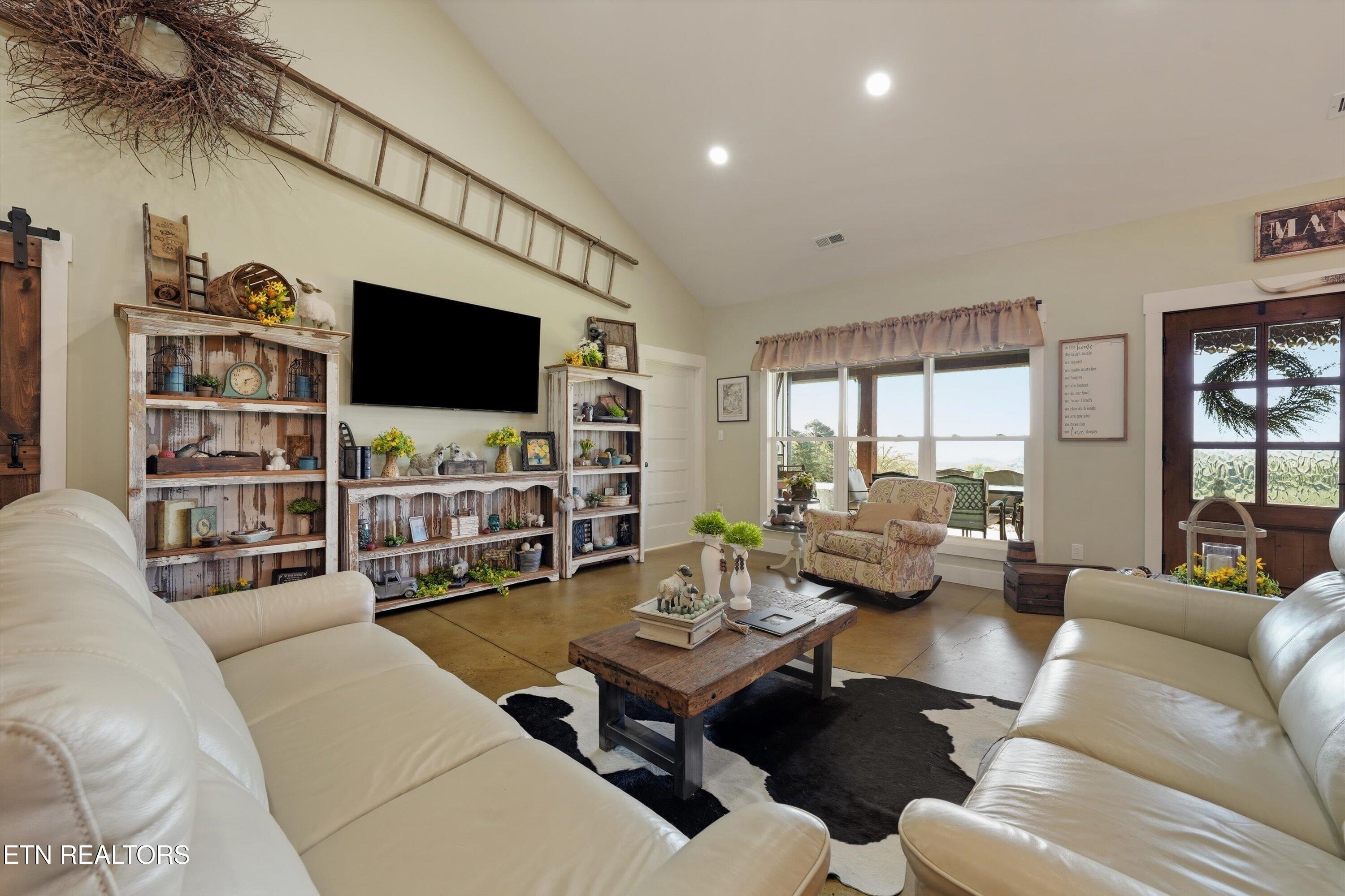 211 Brown Road Blaine, TN 37709 - Photo 12 of 48 LIVING AREA