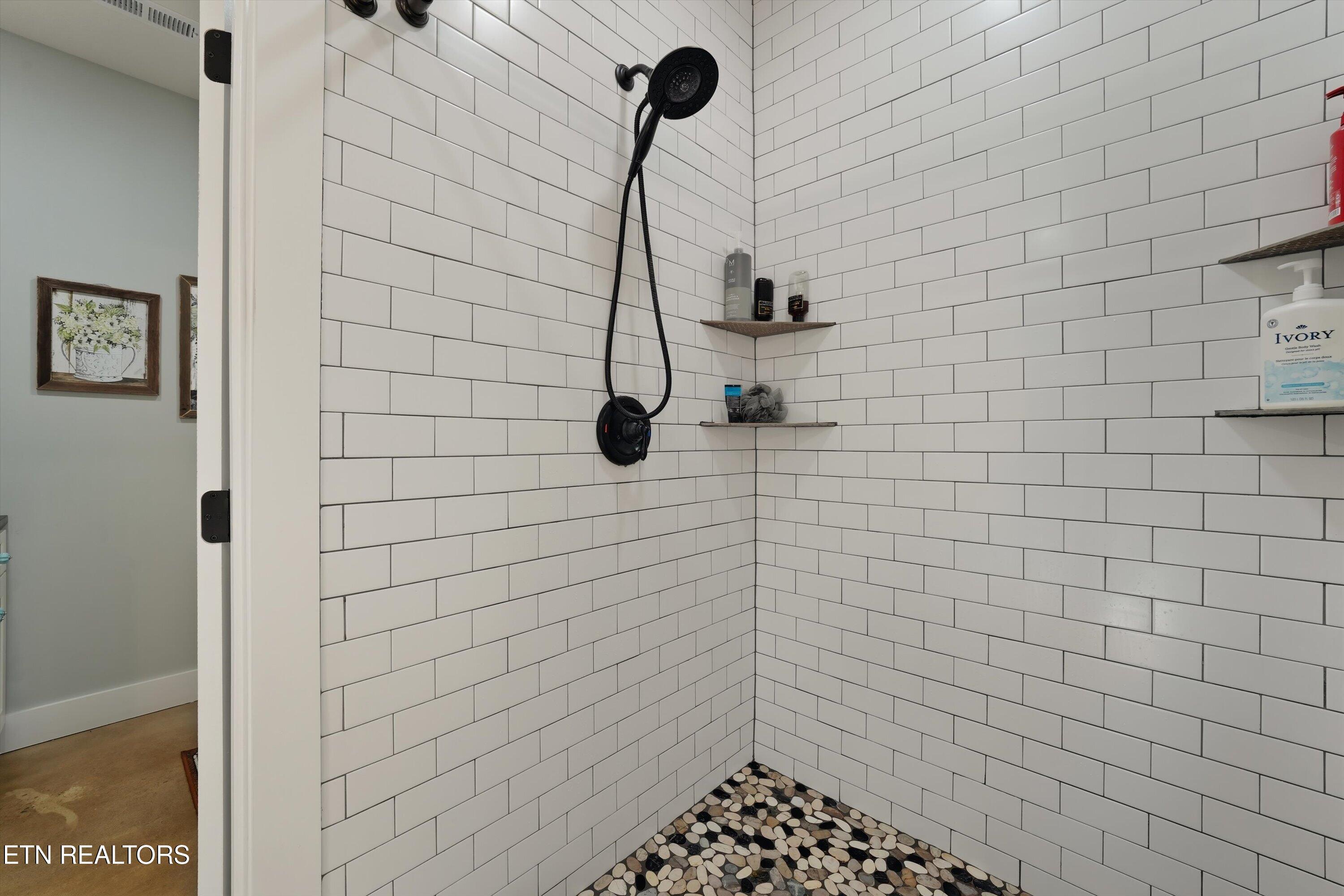 211 Brown Road Blaine, TN 37709 - Photo 26 of 48 PRIMARY SUITE