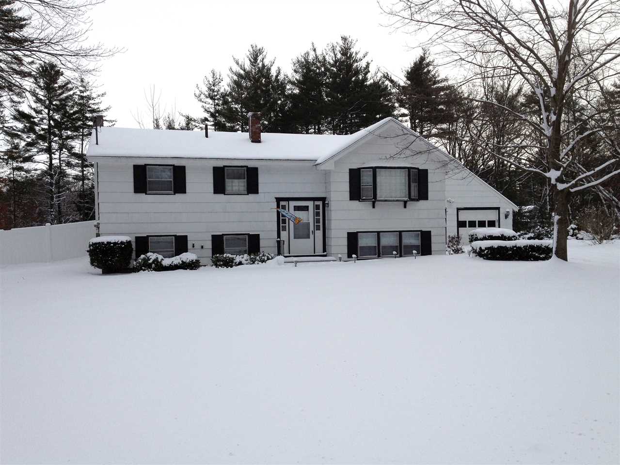 908 Mammoth Road Pelham, NH 03076 - Photo 1 of 20