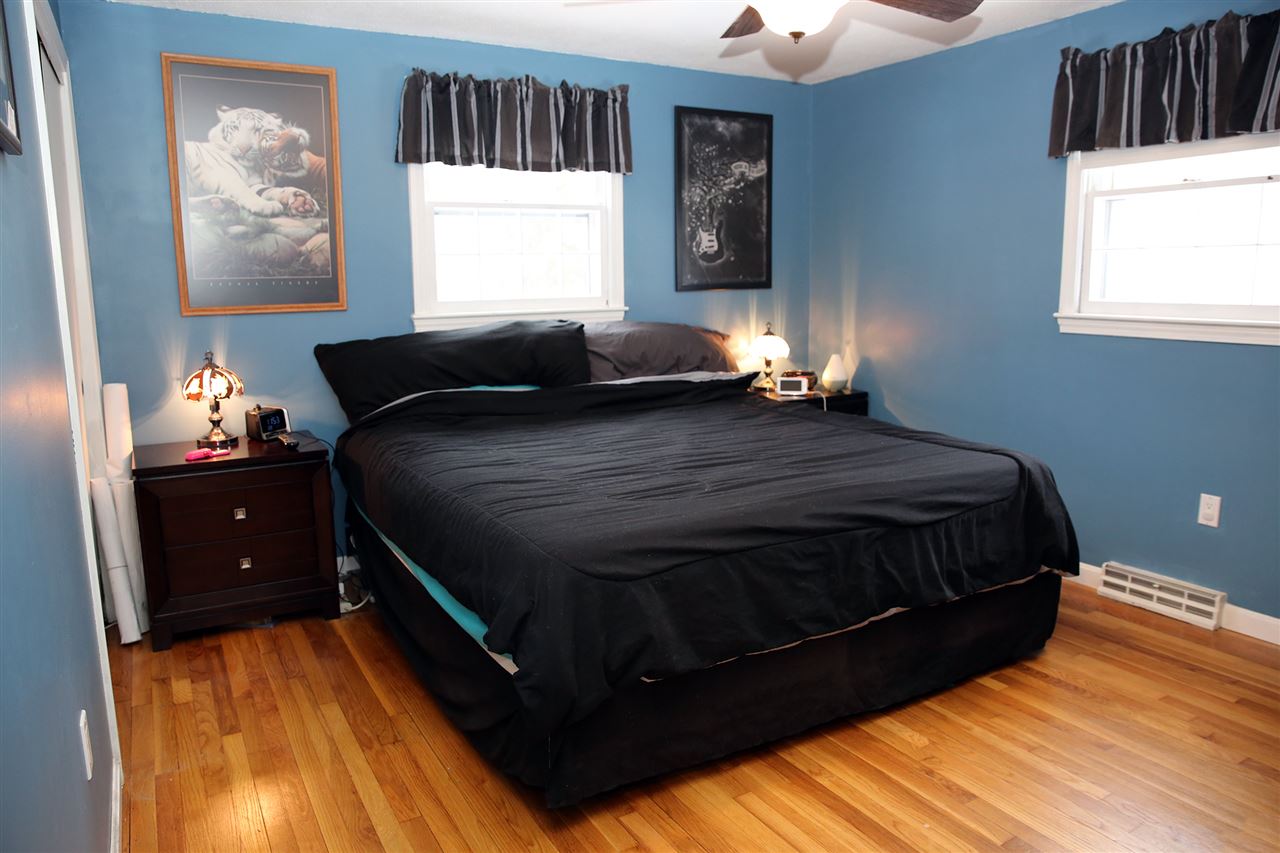 908 Mammoth Road Pelham, NH 03076 - Photo 12 of 20