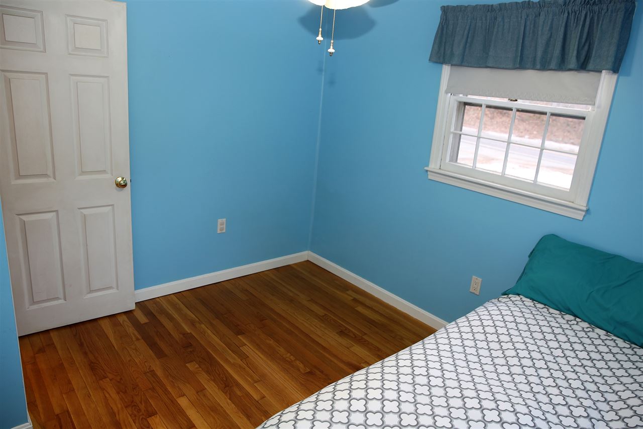 908 Mammoth Road Pelham, NH 03076 - Photo 15 of 20
