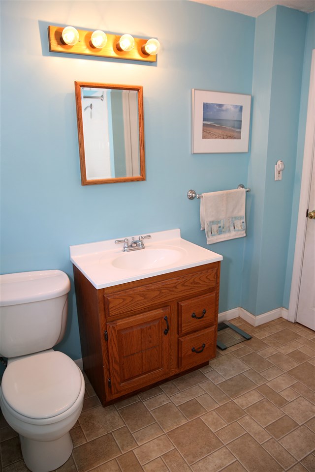 908 Mammoth Road Pelham, NH 03076 - Photo 17 of 20