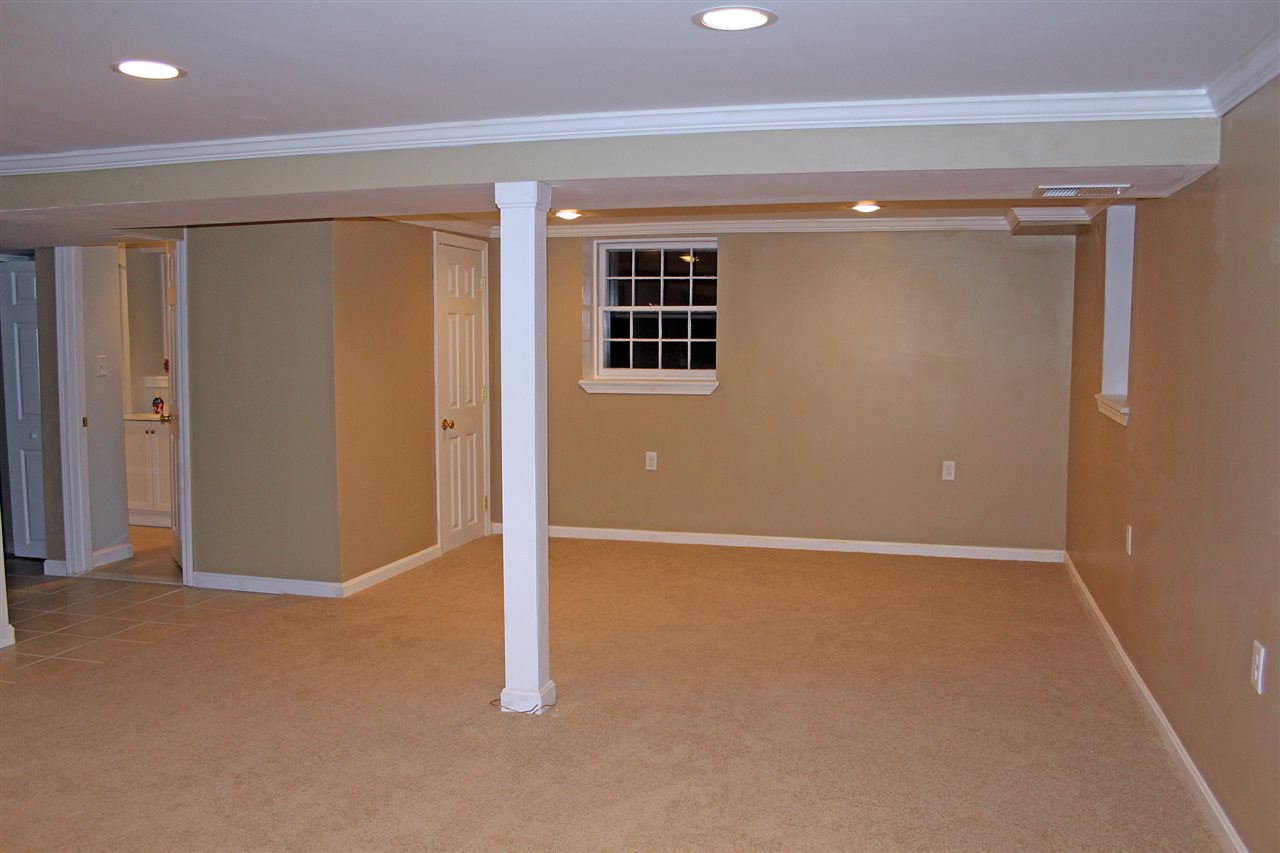 908 Mammoth Road Pelham, NH 03076 - Photo 19 of 20