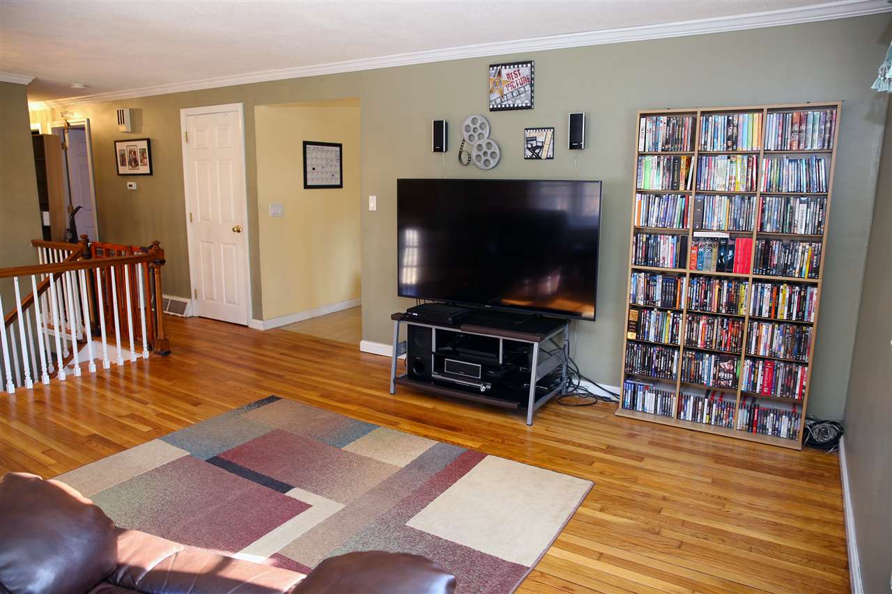 908 Mammoth Road Pelham, NH 03076 - Photo 6 of 20