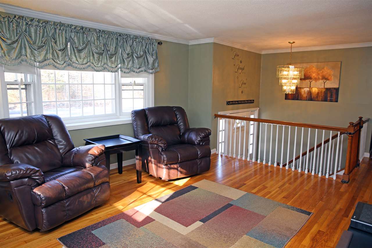 908 Mammoth Road Pelham, NH 03076 - Photo 7 of 20