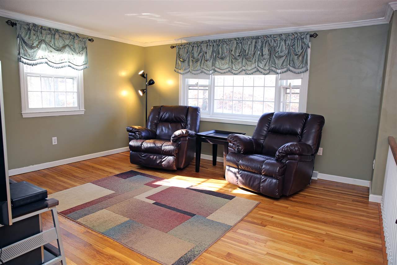 908 Mammoth Road Pelham, NH 03076 - Photo 8 of 20