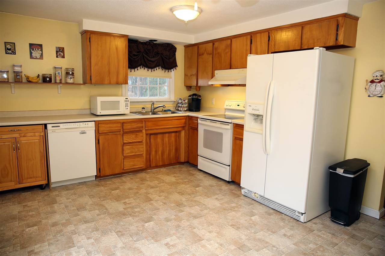 908 Mammoth Road Pelham, NH 03076 - Photo 10 of 20