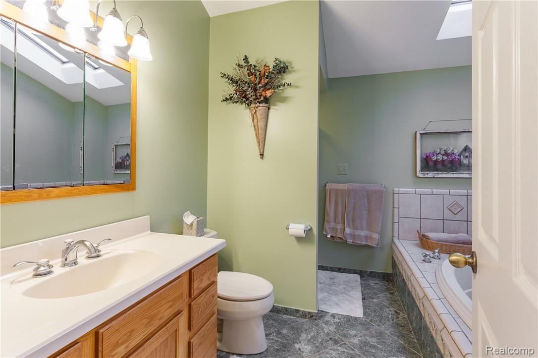 3765 West Schafer Road Pinckney, MI 48169 - Photo 24 of 36 IMG_2914.jpg