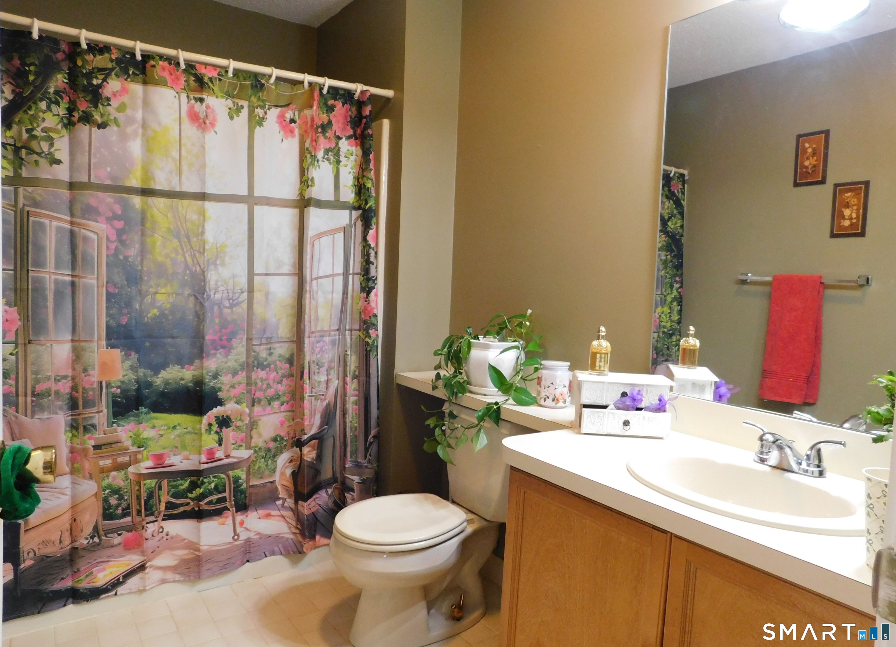 91 Rockledge Loop, Unit 91 Torrington, CT 06790 - Photo 16 of 24 * Hallway Full Bath